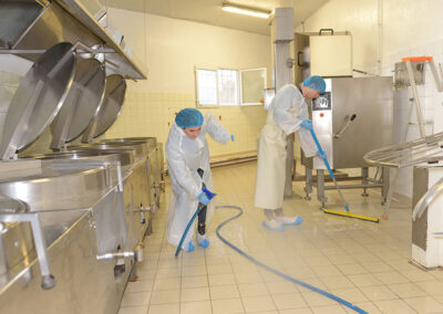 Nettoyage de locaux commerciaux ou industriels